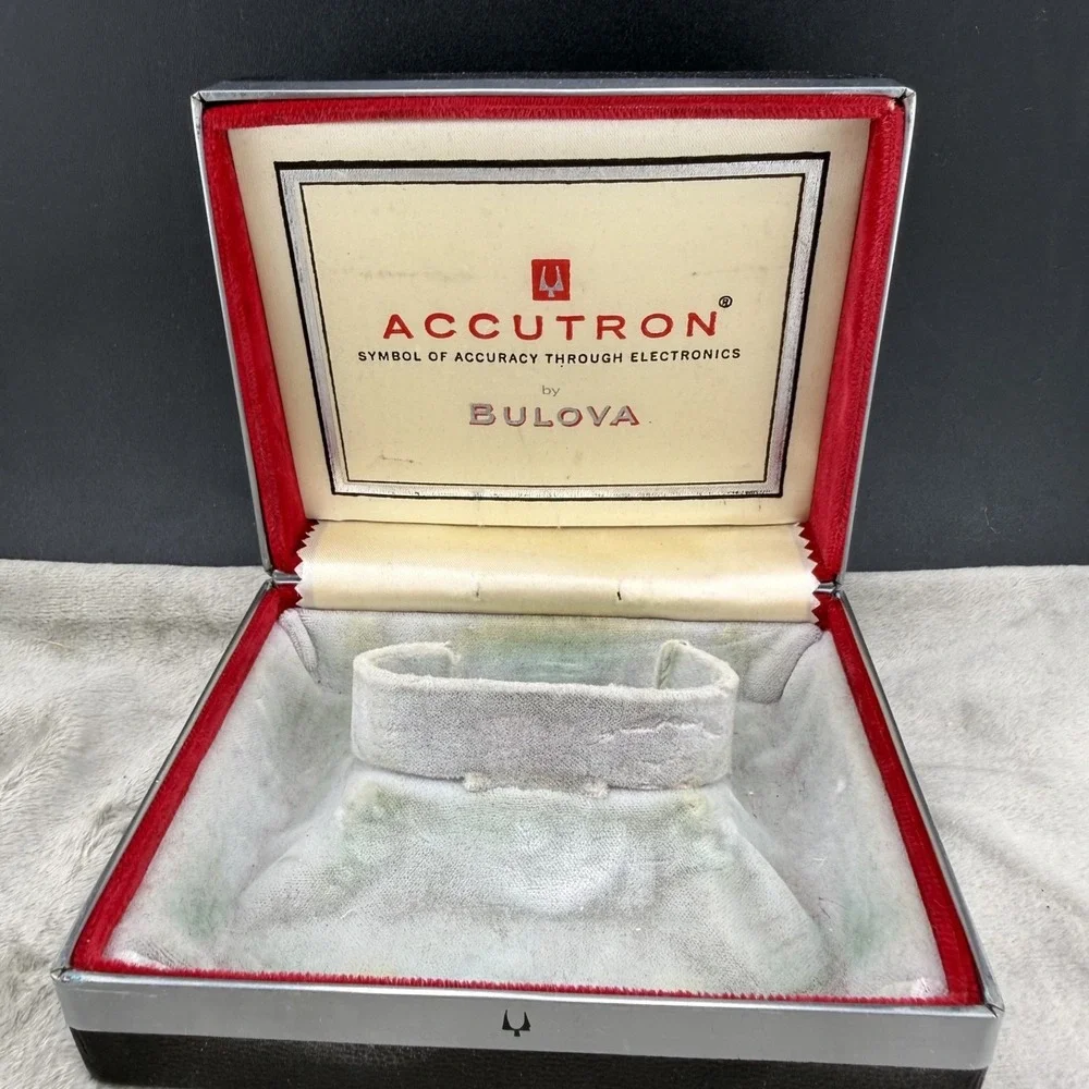 Vintage Bulova Accutron Watch Box‎ Display